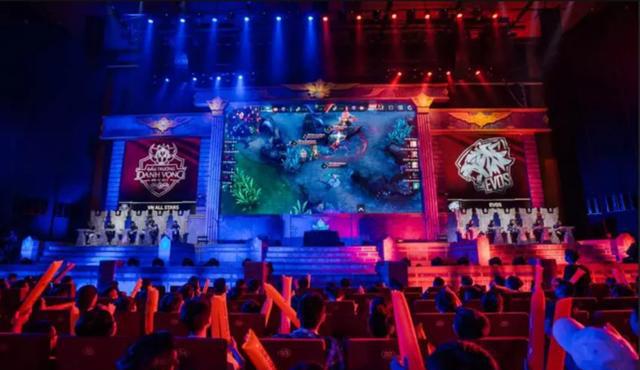 引人遐想的 引人遐想的